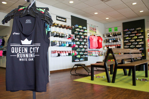 Saucony outlet queens sales